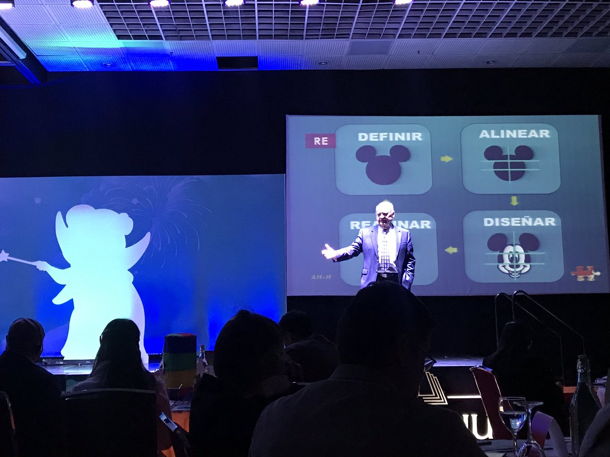 VisionGCobranza's tweet photo. Viviendo una experiencia mágica! Vibrando con lo q más nos apasiona la #felicidad #universidaddisney @fdesalterain https://t.co/FpgH9e5NJk