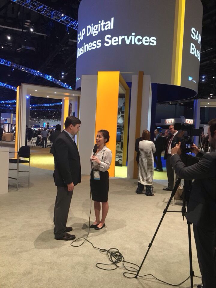 jl_turrentine's tweet image. @lmilani_SAP talks with Albaugh on their participation in the joint  #SAPHEC and AWS pilot program #SAPPHIRENOW