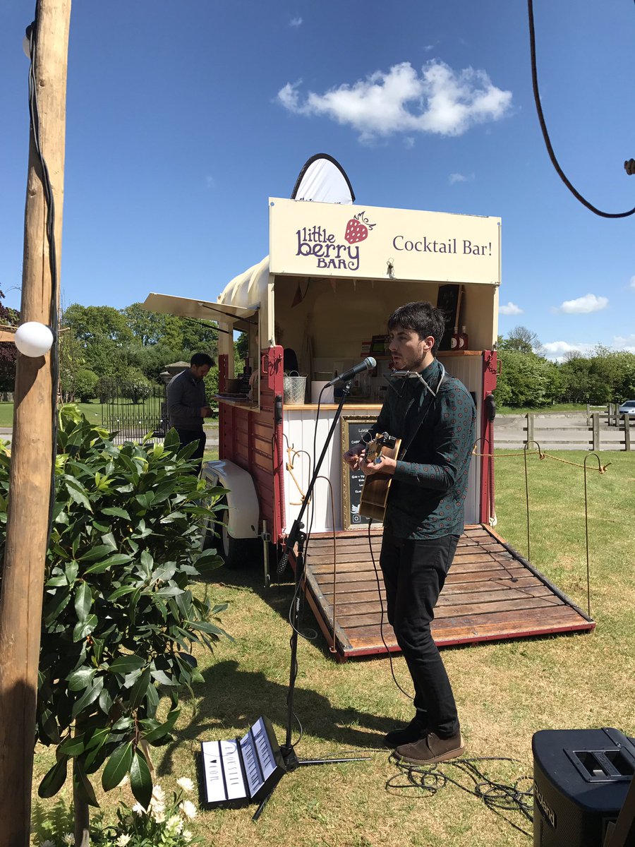 BARGroupUK's tweet photo. Hi #weddinghour where did the blue skies go? @LittleBerryBar @michaelmulhollandacoustic https://t.co/yUiKCY1Dax