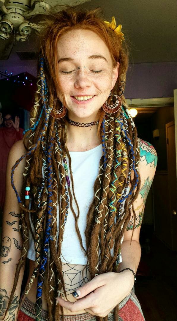 littlee_pixie's tweet image. Me río de lo sola que estoy y de que nadie me hable.