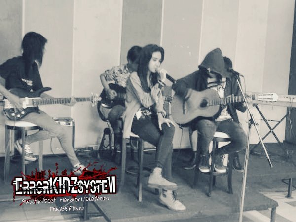 ErrorKidzSystem's tweet image. Akustikan di cafe " ;)
@ErrorKidzSystem  Feat @windhaaaaaa
@IbhobSixx 
@ulsu29_boto2663