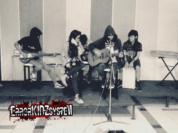 ErrorKidzSystem's tweet image. Akustikan di cafe " ;)
@ErrorKidzSystem  Feat @windhaaaaaa
@IbhobSixx 
@ulsu29_boto2663