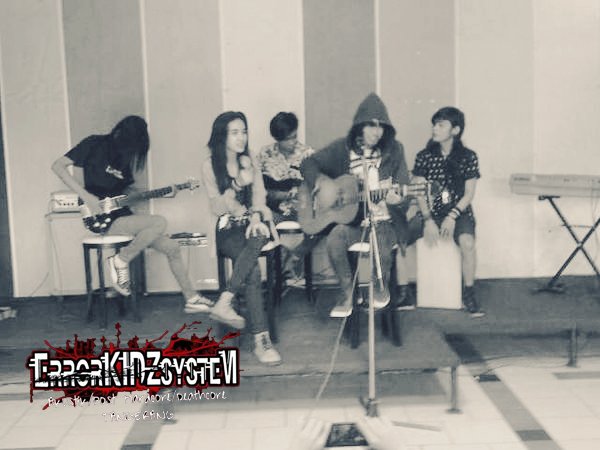 ErrorKidzSystem's tweet image. Akustikan di cafe " ;)
@ErrorKidzSystem  Feat @windhaaaaaa
@IbhobSixx 
@ulsu29_boto2663