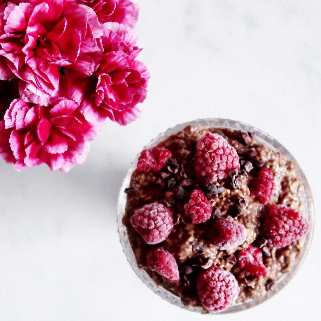 Tarajadeuk's tweet photo. Cacao, maca &amp; tangy raspberry chia pudding with a sprinkling of cacao nibs.  A fave dessert of mine!😍 #healthyvegan #chiapudding #chocolate https://t.co/dfPxc5bdpy
