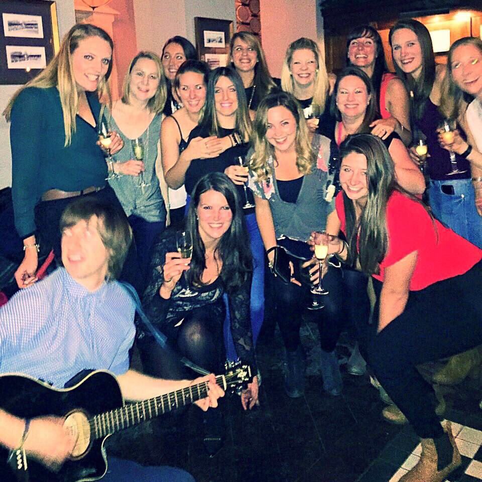 ClaygateNetball's tweet photo. Reason4:💙AWESOME SOCIALS 🍾tournaments, tours, nights aaat ➡️ Join us today!👯💃🏼💥 #netball #netballtrials #londonnetball @England_Netball https://t.co/Sg0O256POI