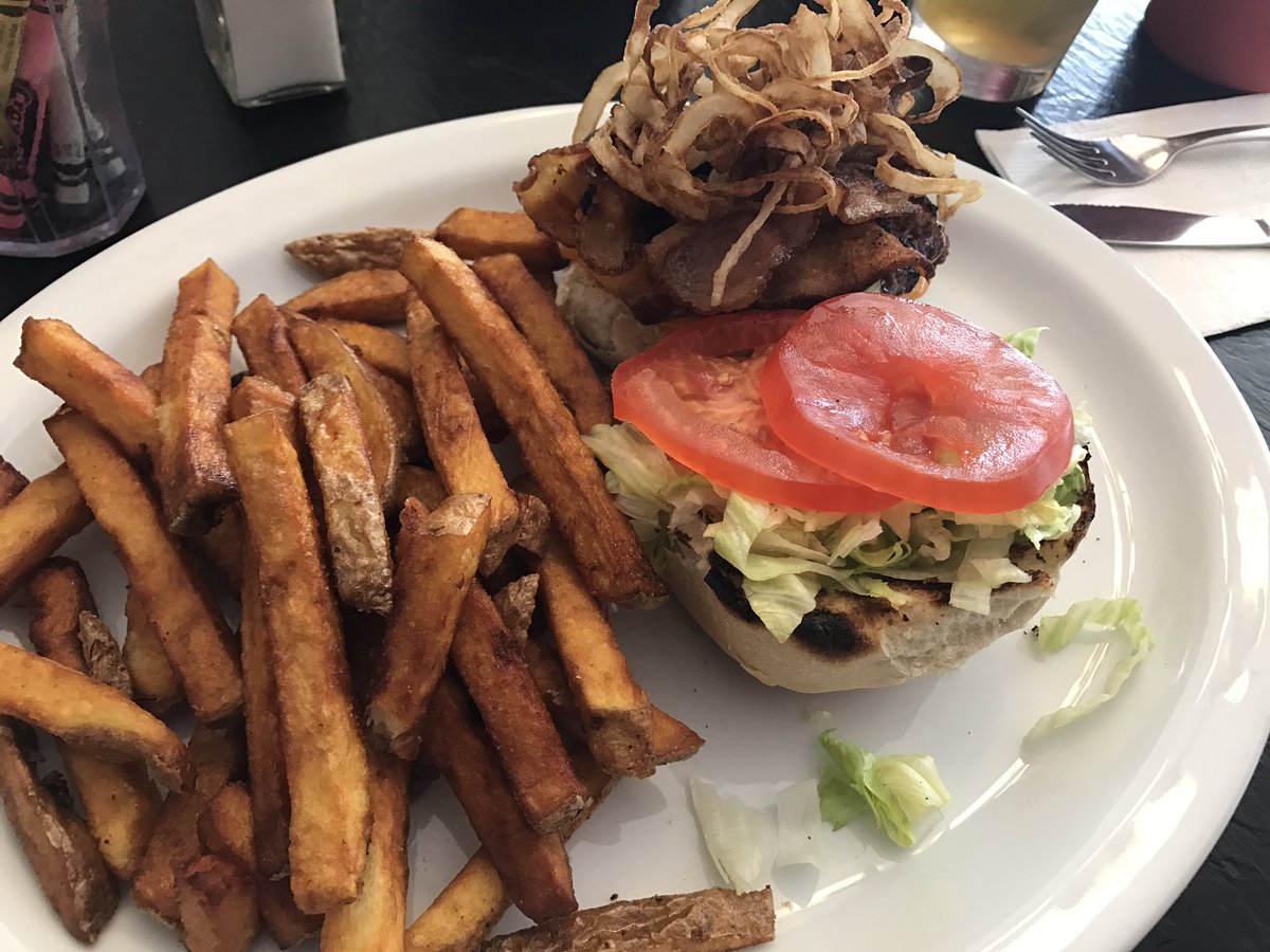 dorascatering's tweet photo. #HamOnt thanks to our friends @CurbsideBurger for an awesome lunch @OttawaSt_BIA https://t.co/Me3D24qWmO
