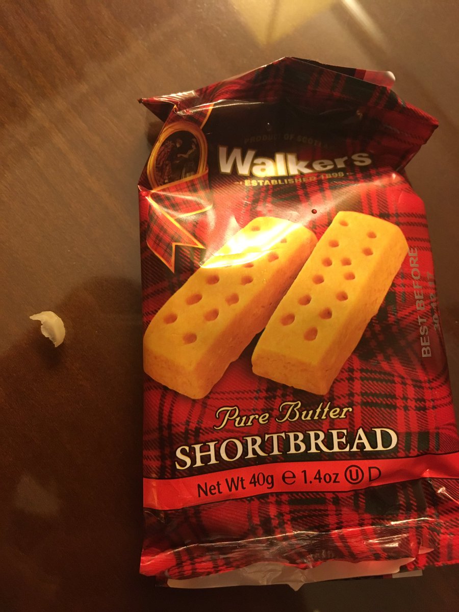 bea_rceron's tweet photo. @Shortbread, how is it possible that a nail was in my biscuit????? #goingtobesick https://t.co/n2jZY5l9U3