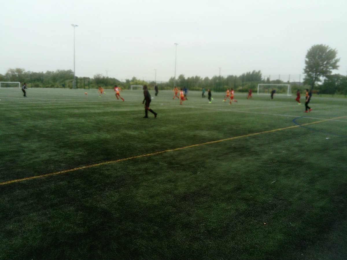 craigmalkin's tweet photo. Thanks @SheffPark_Acad Y7 boys football team for giving #phillimore Y6s a game earlier..They really enjoyed the experience. @primaryPEpledge https://t.co/nLtEWtNpX8
