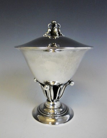 JJamesAuctions's tweet photo. Sterling Silver Lidded Compote, Georg Jensen https://t.co/159yuTewlo https://t.co/lQt656mrpE