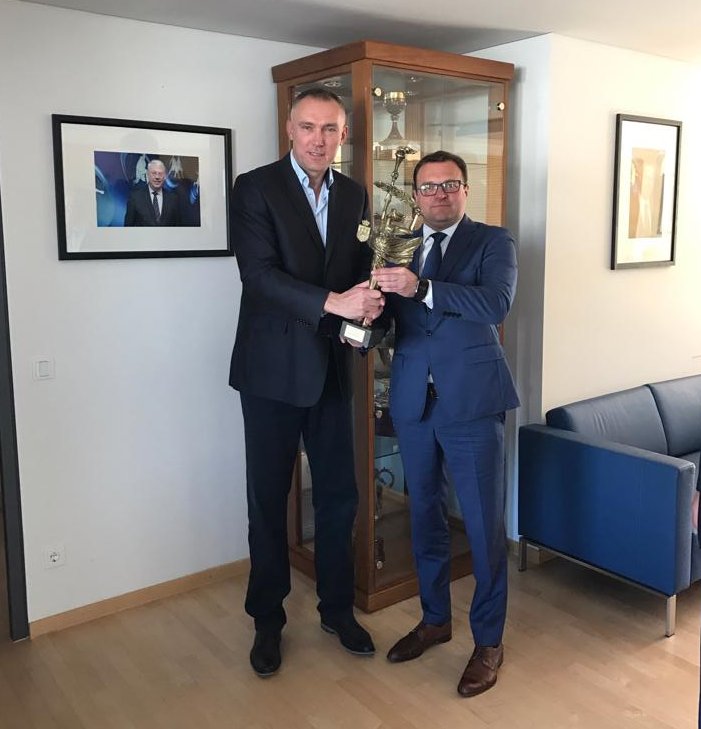 Wizyta w <a href="/FIBA/">FIBA Basketball</a> Europe bardzo owocna. Będziemy walczyć o ME U-20 w 2019 w nowej hali! <a href="/radwitkowski/">Radosław Witkowski</a> <a href="/KonradFrysztak/">Konrad Frysztak</a> <a href="/ROSA_RADOM/">ROSA RADOM</a>