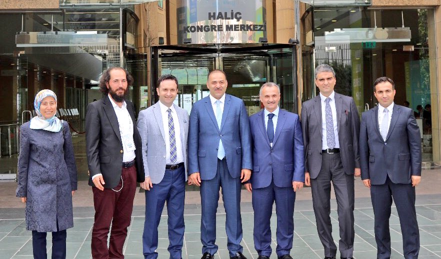 isttelkom's tweet photo. BTK Başkanı @ofatihsayan Genel Müdürümüz Yusuf Kotil ve İSBAK A.Ş.  Genel Müdürü @MuhammedALYURUK 'le birlikte Akıllı Şehirler fuarını gezdi https://t.co/NWg8sZ47UK