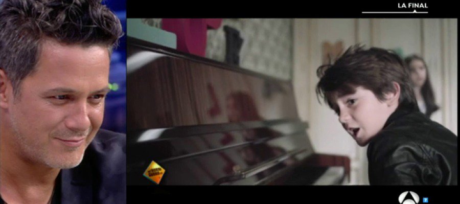 antena3com's tweet image. Disfruta de un adelanto en exclusiva de la versión más solidaria de #YSiFueraElla de @AlejandroSanz atres.red/vicop #AlejandroSanzEH