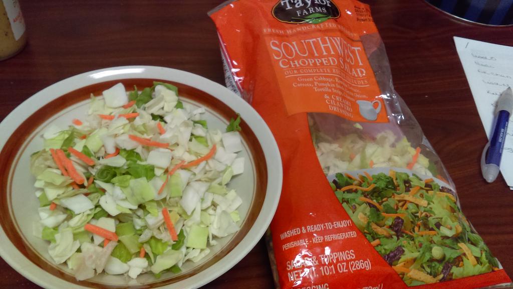 wldktlvr's tweet photo. @YourTaylorFarms This is my favorite salad, I buy it all the time. Today, there was no toppings or dressing inside. #mostboringlunchever https://t.co/ZswueiiH6t