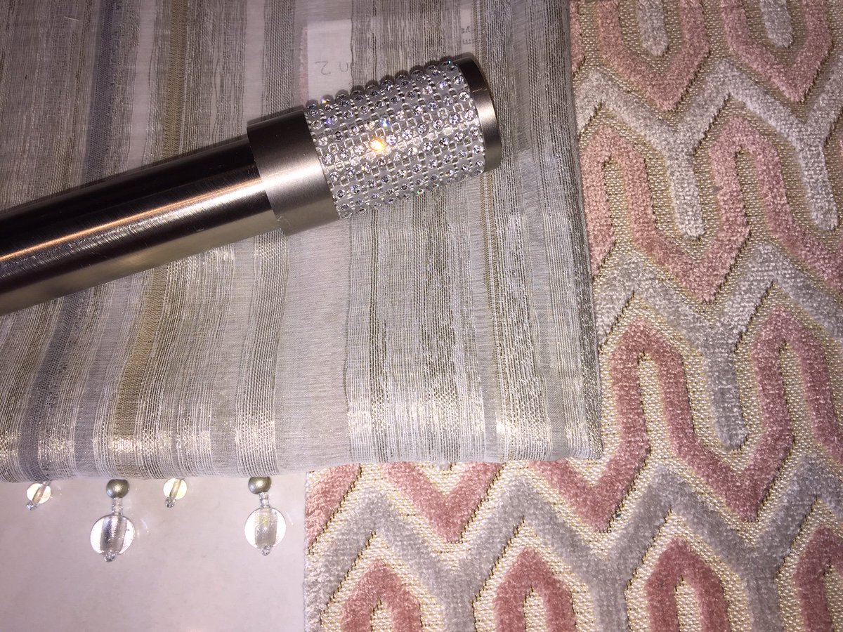 TIDGroup's tweet photo. Bling For Windows#IDGnanaimo#drapery#windows#interiordesign https://t.co/BlA9jH2dST