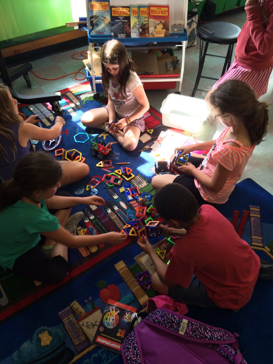 alexkirbygecdsb's tweet image. Helping to prepare for the Maker Faire tomorrow! Come by after school to join in the fun #STEMisCool