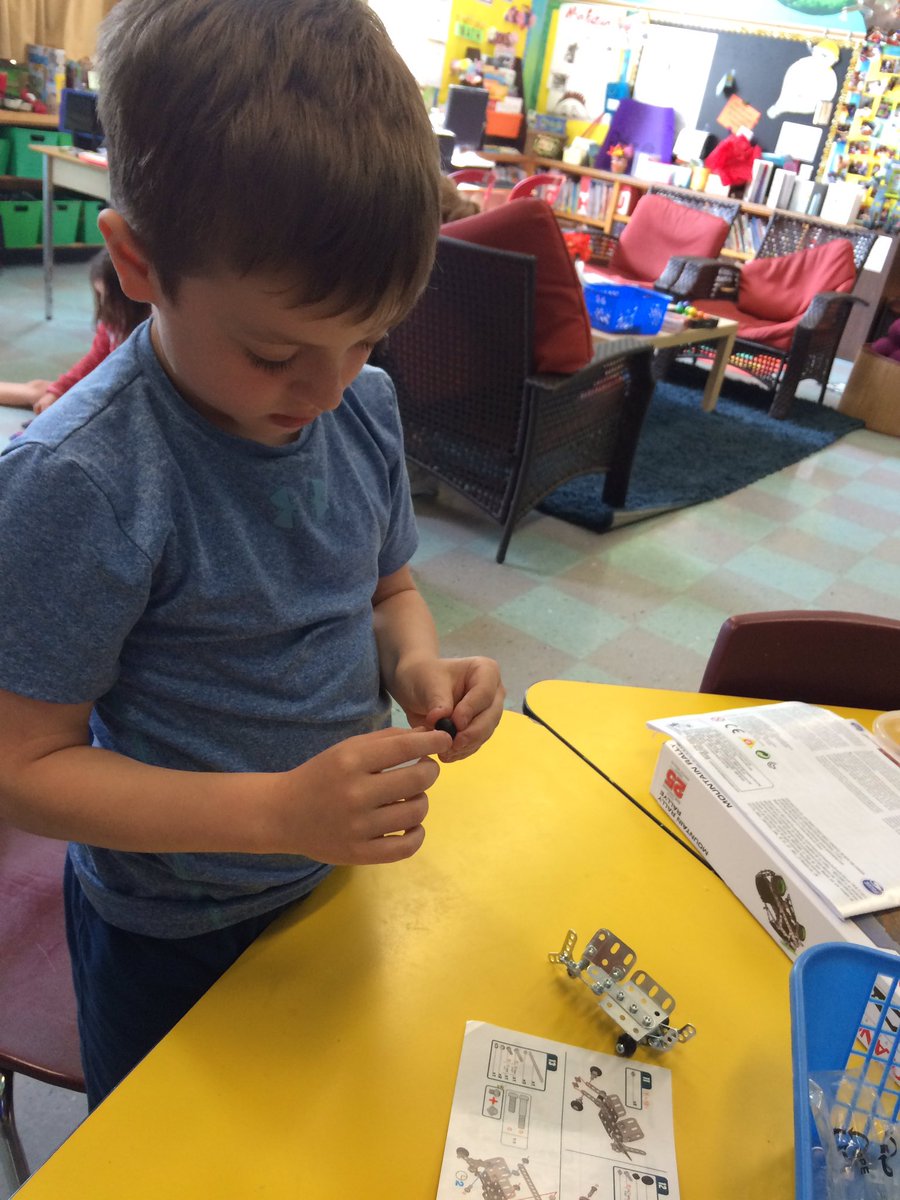 alexkirbygecdsb's tweet image. Helping to prepare for the Maker Faire tomorrow! Come by after school to join in the fun #STEMisCool