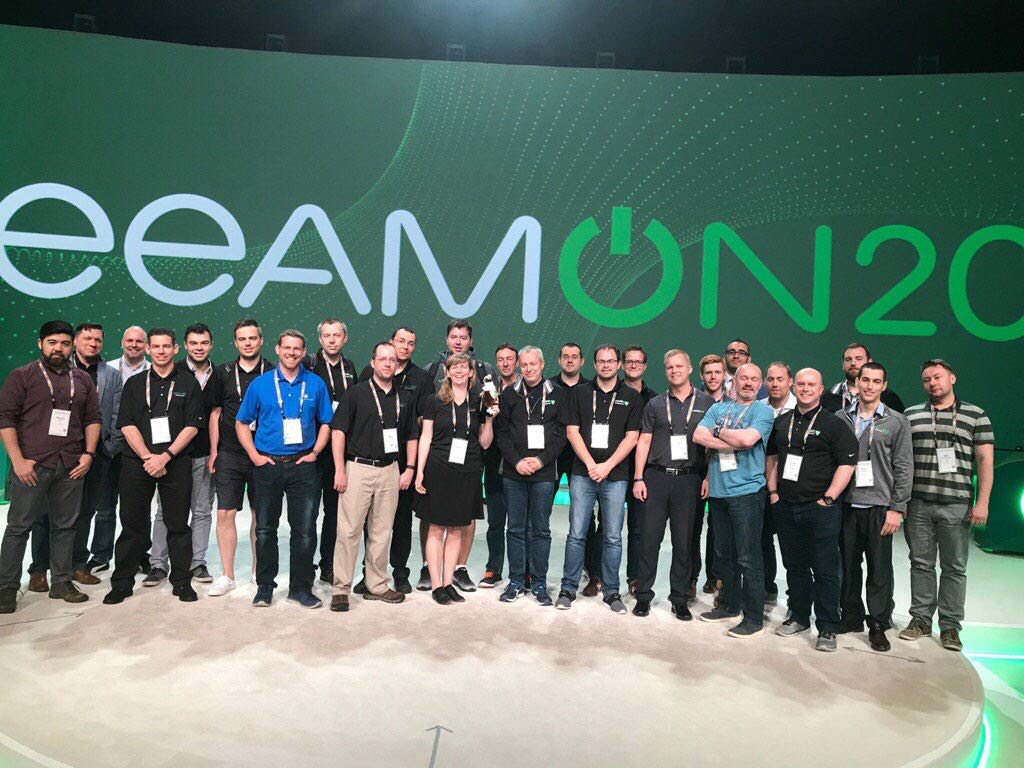 #VeeamVanguard team 2017! 😎#DreamTeam #VeeamON <a href="/Veeam_Fr/">Veeam France</a>