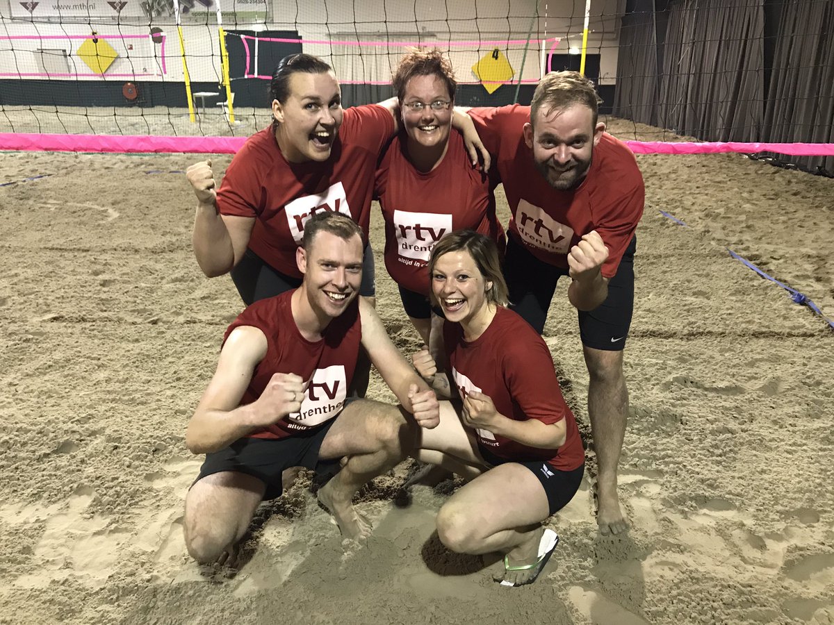 LoesvdLaan's tweet photo. Dit sterrenteam heeft het Maxx beachvolleybaltoernooi in Hoogeveen gewonnen! KAMPIOENUH OLÉ OLÉ! https://t.co/fk1kyWO97x
