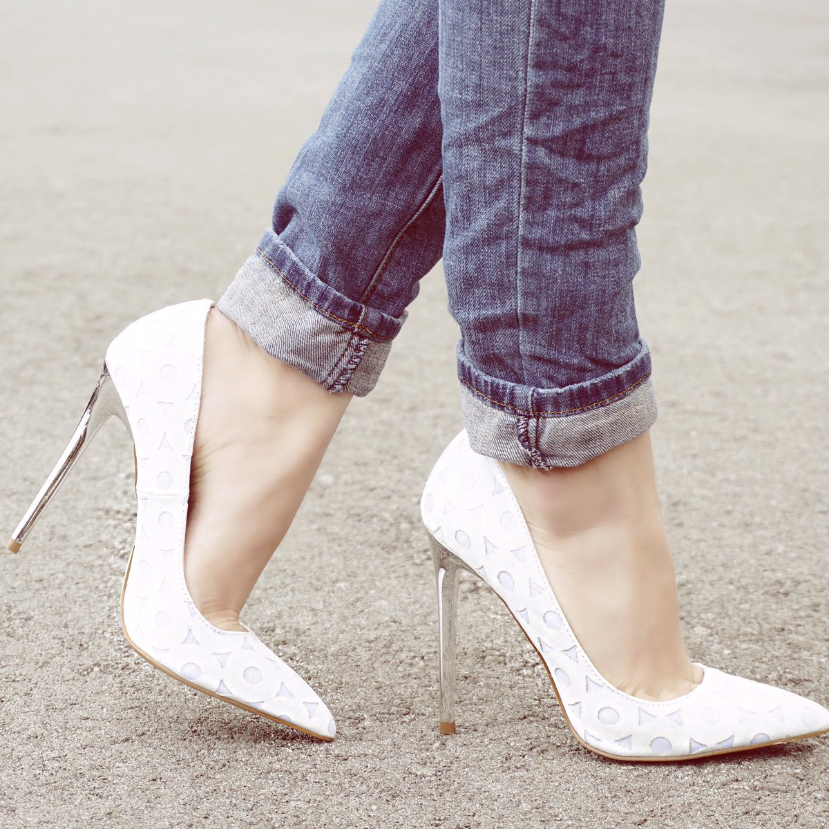 AMIClubwear's tweet photo. Wonderful Women Wednesday 🌻👠☀️
HEELS🔎 https://t.co/D2aW9tVubU
#amiclubwear #amiobsessed #trendy https://t.co/DhEJZTudRs