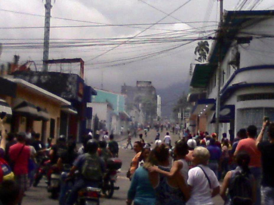ElNacionalWeb's tweet photo. #ATENCIÓN Subió a dos el número de muertos en Táchira este 17M https://t.co/bNFTfsOljU  https://t.co/cyXjiOAJqZ