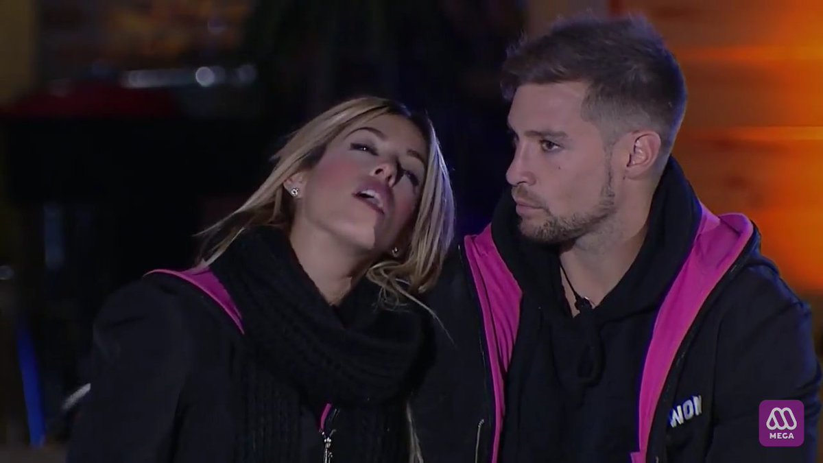 OriDiva's tweet photo. Las caras😂😂🔝 @OrianaGMarzoli #cap86 #DobleTentacion https://t.co/sa8icmBBE4