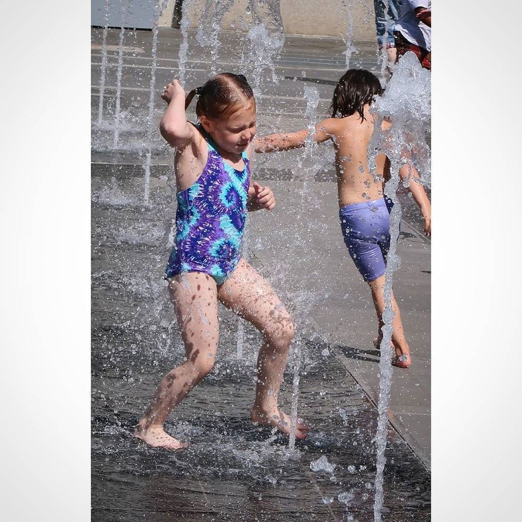 seankardon's tweet photo. A good day to dance in the fountain. #høtweather #90degrees #weatherfeature #phillycityhall #dilworthpark #centercityphilly #centercityphil… https://t.co/qjVi7uWYbt