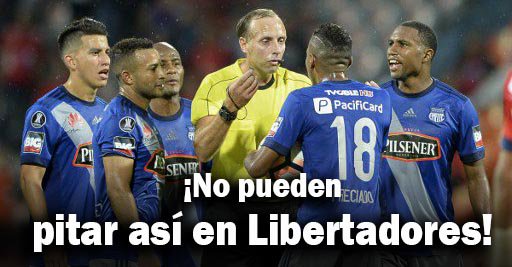 futbolecuador's tweet photo. (VIDEO) Impresentable árbitro #Fedorczuk en el gol de #FernandoPinillo de #CopaLibertadores https://t.co/nvb1TlC6x0 https://t.co/uoU2R73MqK