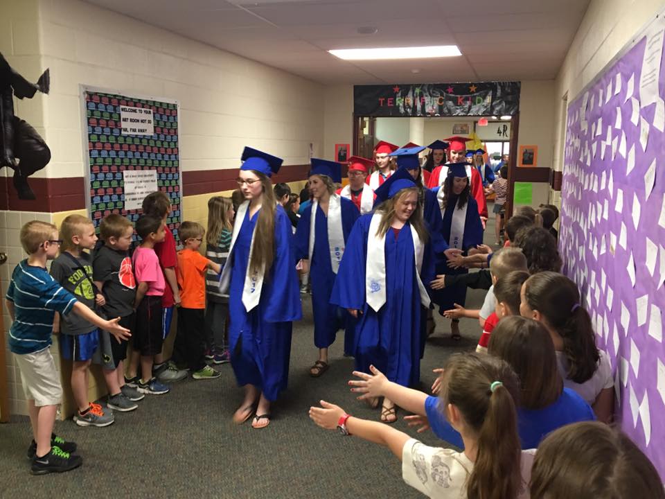 usd415's tweet photo. Class of 2017 return home to HES one last time as students of USD 415  #HHSRedHawks #HESRedHawks #USD415 #HiawathaAlumni #HHSRedHawkAlumni https://t.co/HdAH3fJmJp