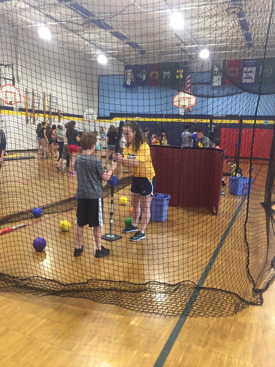 ctrain003's tweet photo. Dev. psych gets active with Pleasant Ridge 3rd graders! #SHSLEARN https://t.co/vVOqln7glt