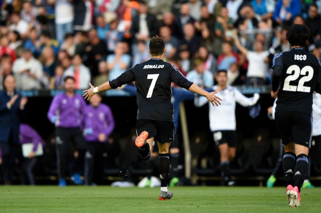 Ronaldo volta a bisar e Real Madrid isola-se na liderança da #LaLiga após vitória por 4-1 na visita ao Celta.