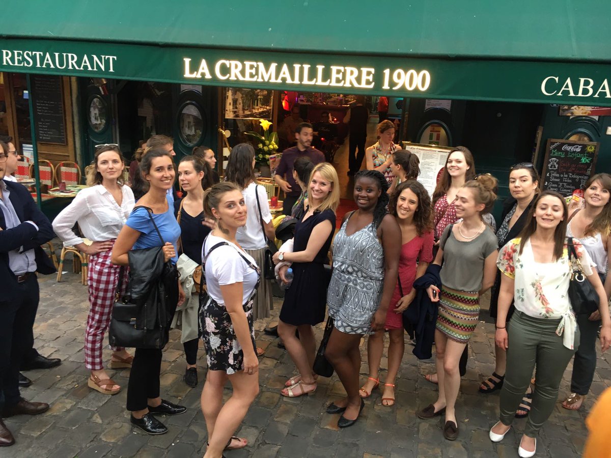 idealmeetings's tweet photo. Super dîner dans une belle institution montmartroise! #restaurant #paris #bonneadresse #eductour #teamime #food #spectacle #cabaret https://t.co/9UUFEvIXHH