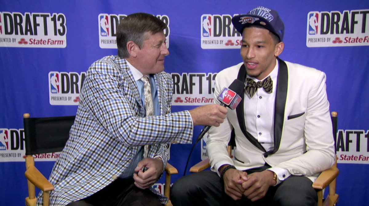 ThunderManiaBR's tweet photo. #ThunderDraft: Roberson foi selecionado pelo Wolves na 26ª posição do draft da NBA de 2013, mas na mesma noite, foi negociado com o Thunder. https://t.co/GBkCOVC3g5