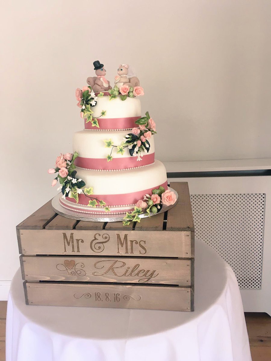 Thanks for another great #Weddinghour all and the retweets &amp; likes 💕 Have a great rest of the week everyone!