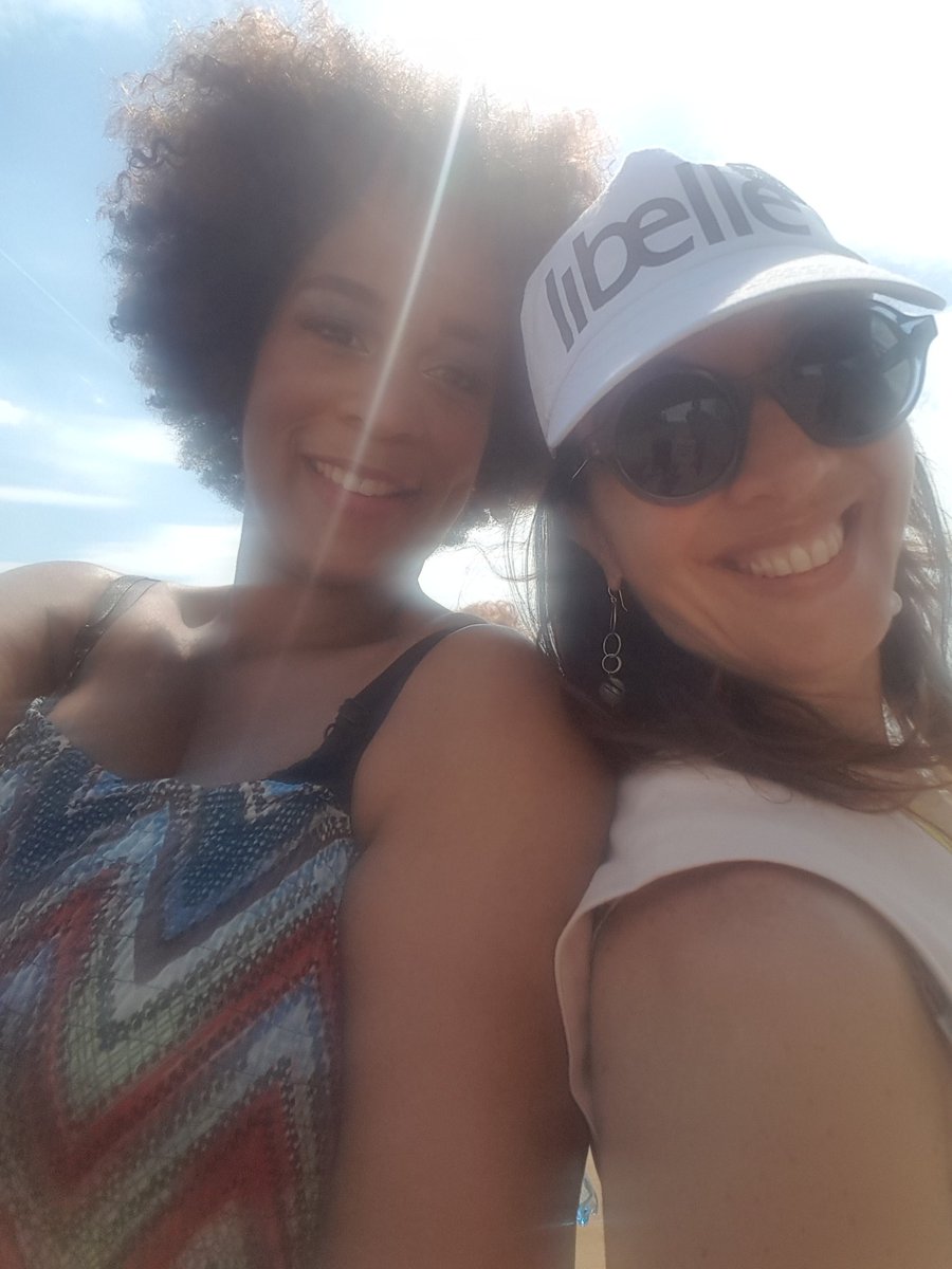 GwendolynHeathh's tweet photo. @umarebru en @ChairsRocking bij @LibelleZomerwk. #sterkevrouw #beach #almerestrand #chilling https://t.co/ctcns93BXL