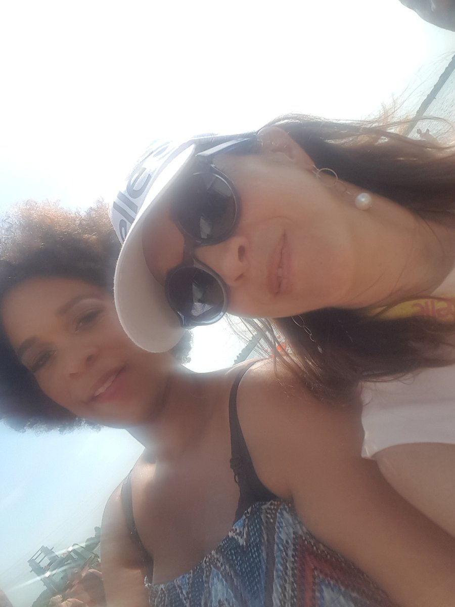GwendolynHeathh's tweet photo. @umarebru en @ChairsRocking bij @LibelleZomerwk. #sterkevrouw #beach #almerestrand #chilling https://t.co/ctcns93BXL