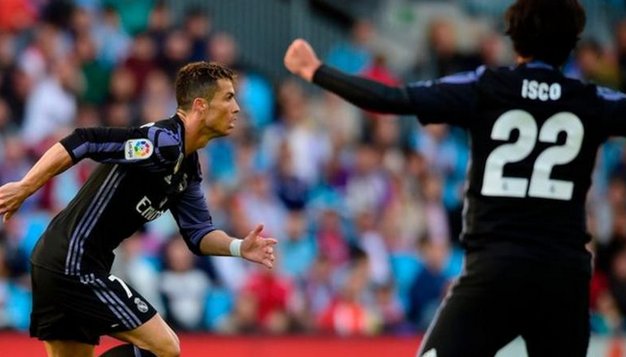 BBCSport's tweet photo. Cristiano Ronaldo broke Jimmy Greaves' 46-year European scoring record as Real move to within a point of the title

https://t.co/6y57ocmpBo https://t.co/DutIHsxW7t