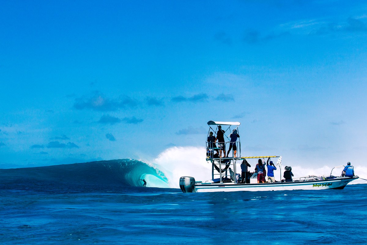 swelldotcom's tweet photo. Mikey Wright standing tall on a crowd pleaser @Quiksilver https://t.co/JKe2WBgH9H