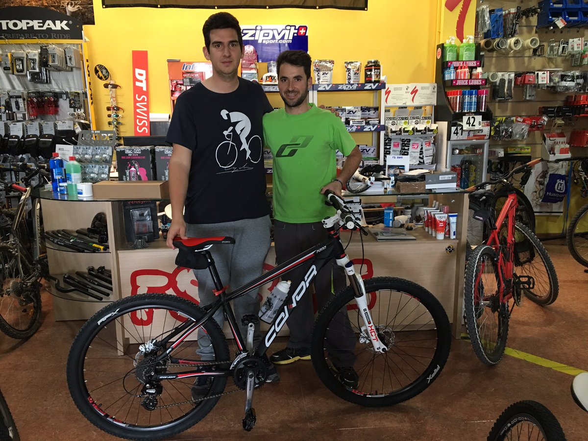 FsBike's tweet photo. Nuestro amigo compañero y fotógrafo oficial Juan Antonio hoy retirando la nueva #conor que va a regalarle a su padre!!! #fsbikebaeza https://t.co/yNs1TK0fn3
