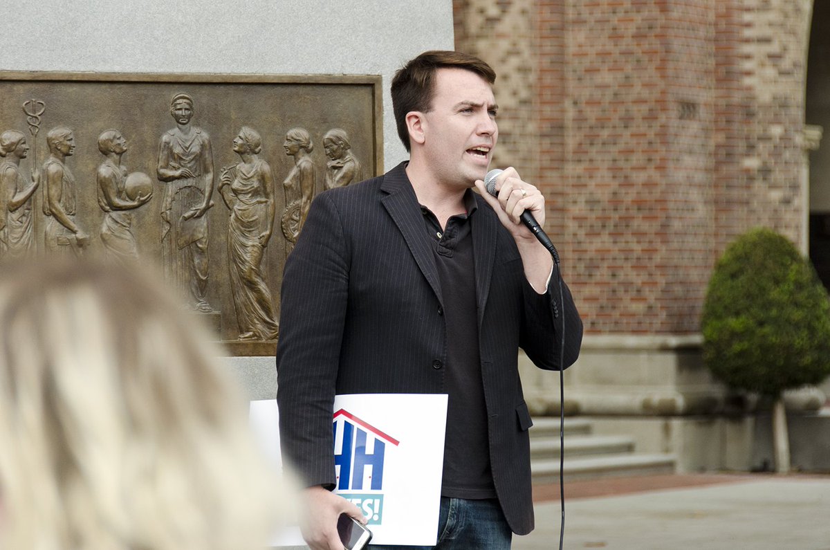 USC_SWResearch's tweet photo. Ben Henwood @uscsocialwork finds himself in his greatest role--leading the fight against homelessness. https://t.co/cKphQ2fgfr https://t.co/B2T4bV6GHz