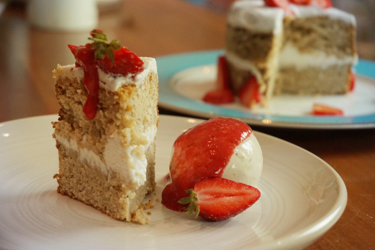 Cook_with_amore's tweet image. Can&apos;t stop thinking about it... 🍰🍨😍 #vegan #glutenfree #sugarfree #homemade  
Using @coyo_uk 💖