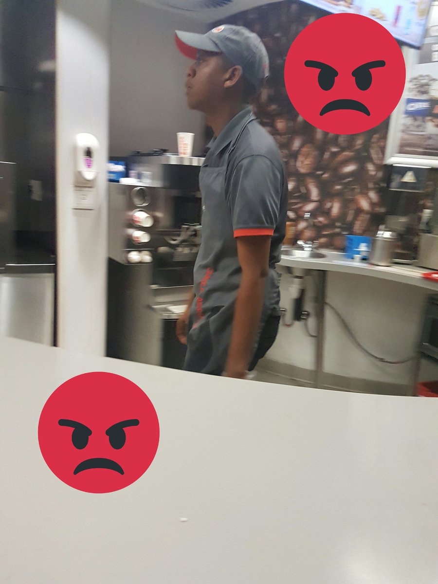 Gamingworldsa's tweet photo. @BurgerKing 
#BurgerKing Bad service at Cape Town Branch https://t.co/XevtRD979R