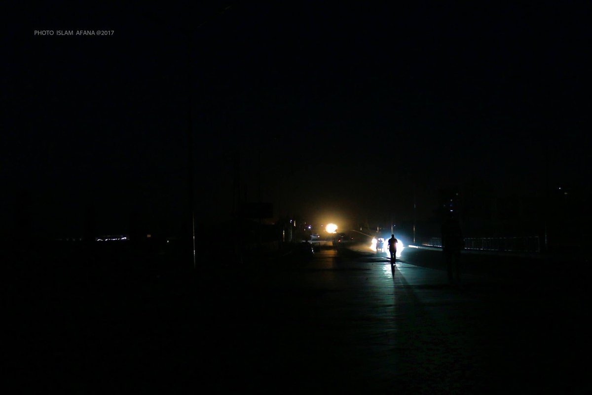 WGazapal's tweet photo. 2 million people, trapped in a maze of darkness..
#GazaDark
#11YearsSiege
#Enough_Pain https://t.co/CT0vYYfWcm