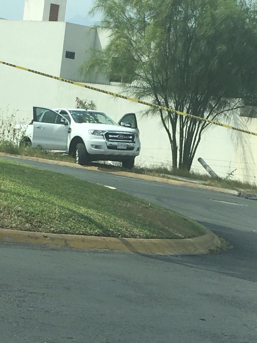 Movilización policiaca en Av. Leones altura de Cumbres Élite tras balacera  de hace unos minutos. Precaución | N+ Monterrey | Scoopnest