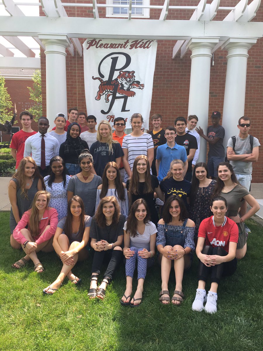 PH_tigers's tweet photo. Pretty great group of seniors!! We will miss them! #PH2017 https://t.co/edrnd1C1bK