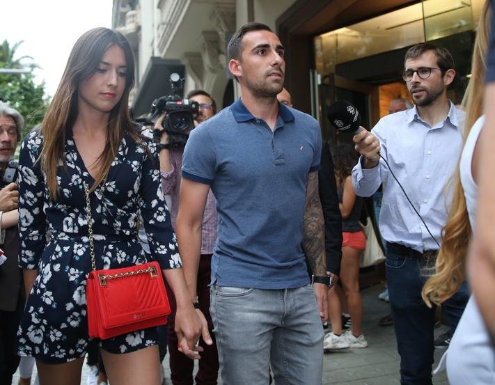 FC Barcelona WAGS Style — When she was spotted at the Barcelona airport  with