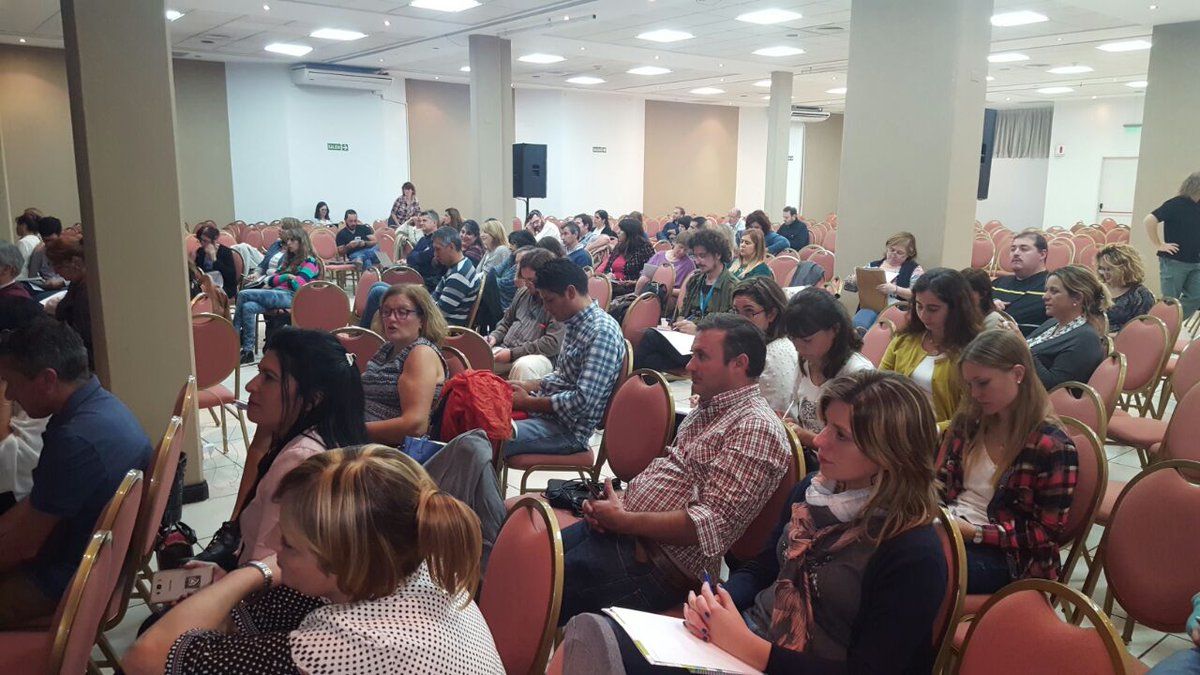 JuliOlhasso's tweet photo. Encuentro de Formación e Intercambio en Mar del Plata. Usamos el celular y llevaremos las propuestas al aula #efidfc @BaheDfc https://t.co/nesFlvnut7