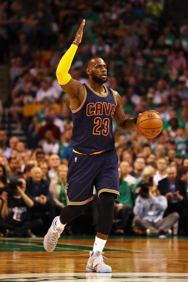 NBA_Skits's tweet image. LeBron James had a dominant game as the Cavs beat the Celtics in Game 1 of the ECF: 

38 points
9 rebounds 
7 assists 
2 steals

👑🏀💪