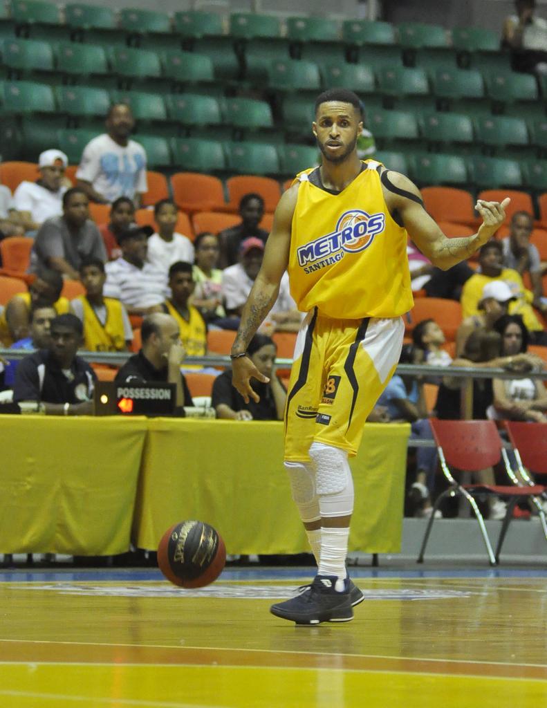Aneud's tweet photo. En juego de Fogueo @MetrosSantiago venció 101 al #RodneyPark 91 fotos @Aneud https://t.co/va25beuJau