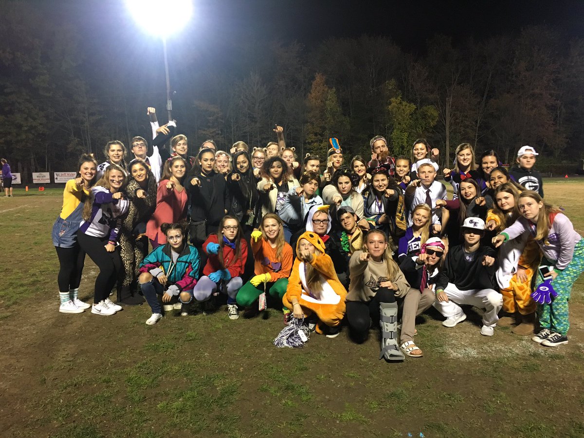 GEPaintCrew's tweet photo. Thank you everyone for letting us run the student section and school one last time. 4 years flies by. #senyasweout #2017 #seniors https://t.co/wUwCfnx3Jr