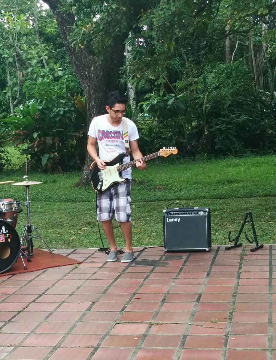 Feliz cumpleaños Luis! Qué siga la música bro! #Guitarrista #Productor
